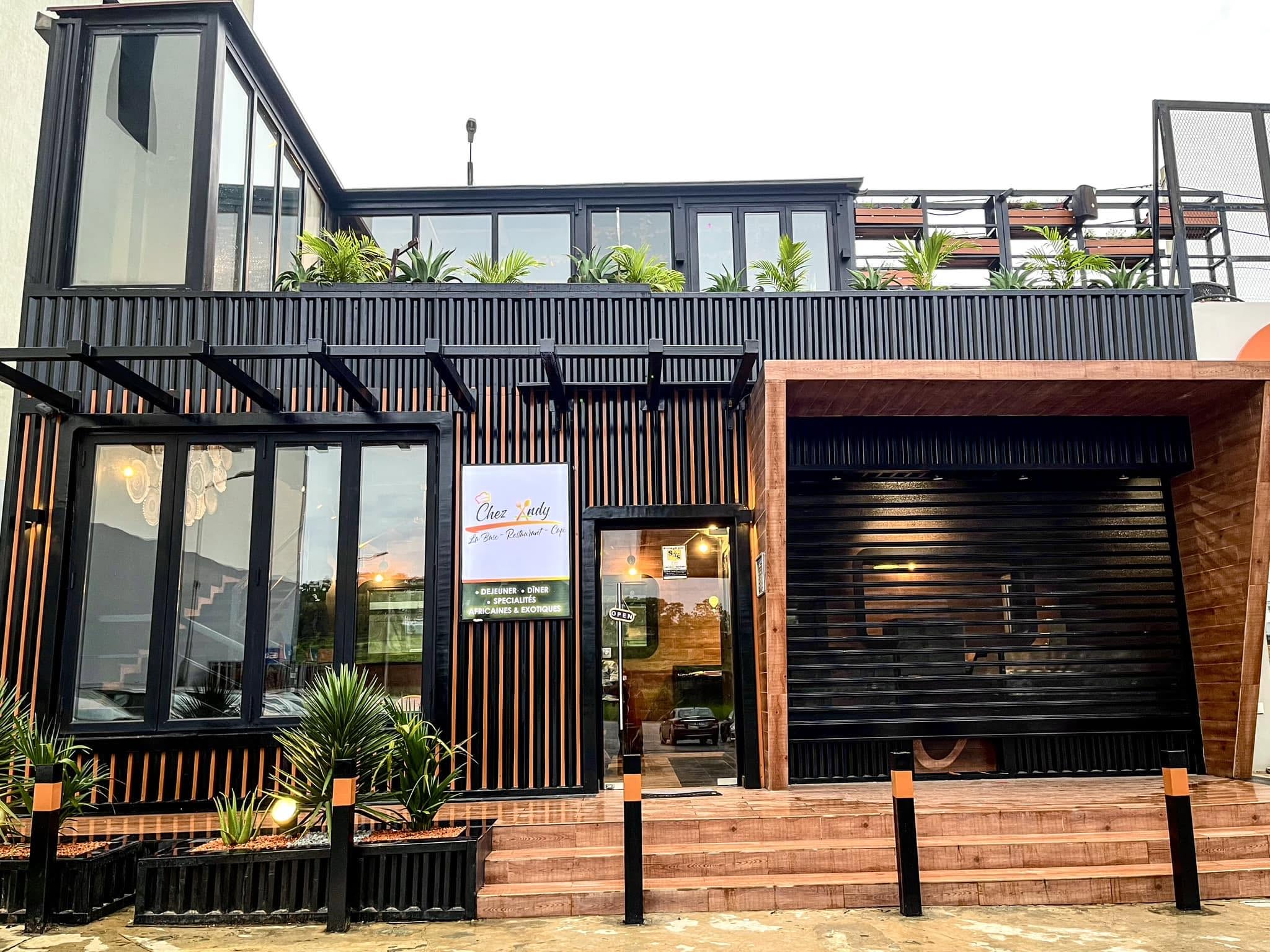 La Base chez Andy, Restaurants & Lounge